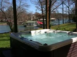 Lakeside Lodge by AvantStay Hot Tub Dock