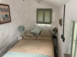 Tizzers Wash house, готель у місті Дент