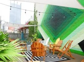 Sleeps 8 4 SoBro Suites w Kitchens Modern Touches – by AvantStay