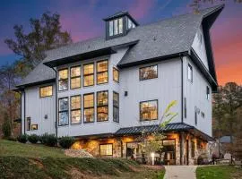 The Grand on Greenbay-7 bedrooms Sleeps 20 Modern new build
