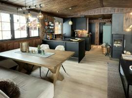 Modern Mountain Cabin With Views Over Slokovannet, hotel en Haglebu
