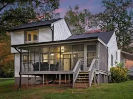 Lake Norman Waterfront Home w Covered Porch Sunset Views Easy Access to Dining Shopping Uptown Charlotte Adventures Sunsets on Shoreline