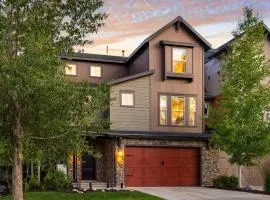 Abigail Drive Year-Round Retreat with Hot Tub Near Park City Adventures Skiing