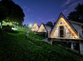 Casutele de la Poienita, hotel em Comarnic