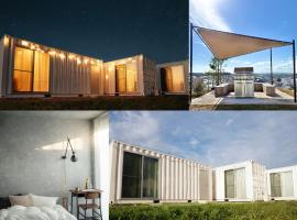 大洗の眺望抜群なコンテナハウス #本格BBQ #大型ガスグリル完備 #貸別荘 #一棟貸切 #カップルでも家族でもグループでも楽しめる宿 #大洗 #OURoom1st, acomoda&ccedil;&atilde;o em Oarai