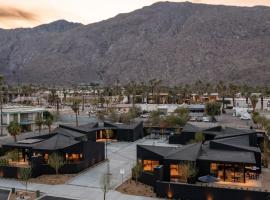 Blackhaus Full Buyout by AvantStay 16-Room Hotel, hotel poblíž Mezinárodní letiště Palm Springs      - PSP, Palm Springs