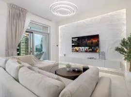 Luxe 2 Bed with Burj View, 5 Min Walk to Dubai Mall, PS5 by Vista Stays Dubai Downtown