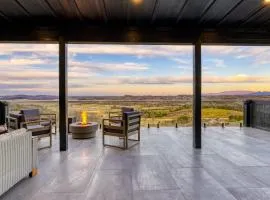 The Back Nine Retreat by AvantStay Private Golf Sim, Firepit & Mountain Views Near Dollywood