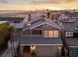 Oceanfront Home Walk to Balboa Pier Scenic Views Balboa Peninsula Point by AvantStay