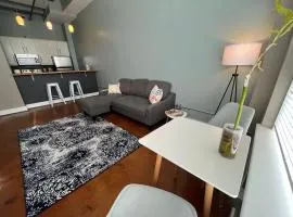 Downtown 1st Floor Apt Walk to Breweries Food