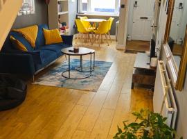 Whole House with a private garden and terrace, central Brighton, hotel v destinaci Brighton & Hove