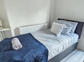 Cozy Seaside Apartment & Fully Equipped