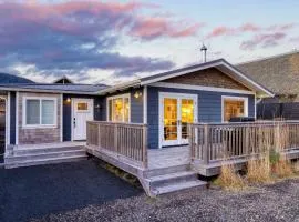 Coastal Home Steps to the Beach Shops Eats Saltgrass Cottage by AvantStay