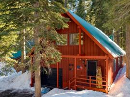 Mountain Cabin w Fireplace Balcony Easy Ski Access Bear Americana, ξενοδοχείο σε Truckee