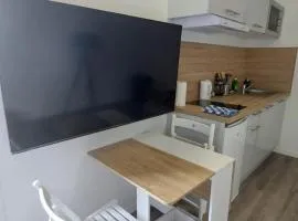 SER4 studio avec WIFI et Parking à Saint-Etienne-Du-Rouvray