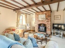 Elm End Cottage - Single-Storey Farm Retreat