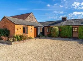 Elm End Cottage - Single-Storey Farm Retreat