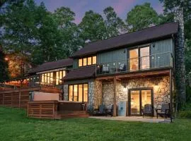 Shady Daze: Waterfront Home w Deck Hot Tub Lake Views