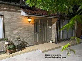Private House Relax Inn Walking Distance to Costco Outlet Free Parking 4 Cars BBQ 広い一棟貸しRelax Inn 最大14名ok 4寝室2リビング広くてお得13名様まで1人1台ずつの寝具なので気楽ですアウトレット徒歩圏一軒家まるまる貸し切り車4台無料