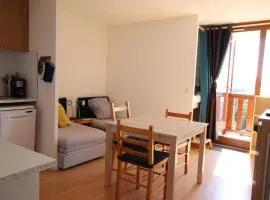 Studio cabine tout équipé, au pied des pistes, balcon sud-ouest – Chamrousse - FR-1-340-199