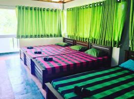 Habarana Guest House, hotel con tinas de hidromasaje en Habarana