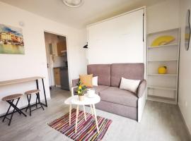 Studio Little Sun I Tout à pied I Cosy et détente, hotel in Fréjus