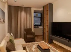 Modern Apartment with Mountain View & Jacuzzi