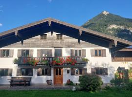 Ferienwohnung Beim Straßer - geräumige Erdgeschoßwohnung mit Bergblick, ξενοδοχείο σε Flintsbach