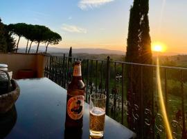 Spectacular Views from Private Apartment in a Local Umbrian Village, hotel in Gioiella