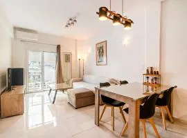 ACROPOLIS CASA Historic Centre Top Floor Elegant Stylish Retreat 150m to Metro
