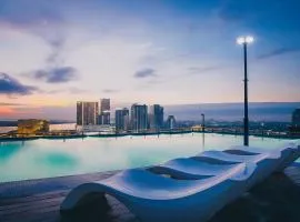 Hotel Serviced Condo Unique Infinity Pool with Mekong River View