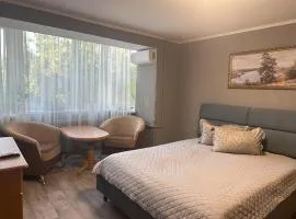 Нова сучасна комфортна квартира з усіма зручностями та чудовим місцем розташування!