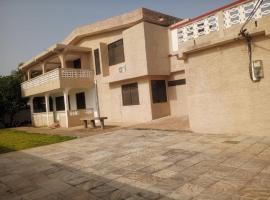 Enyo Home, hotel in Tema