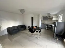 Lumineux F2 avec balcon confort et praticité