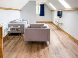 The Oaks - Uk33998