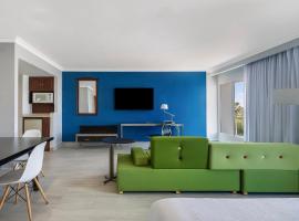 Fiesta Inn Express Nuevo Laredo，新拉雷多的便宜飯店