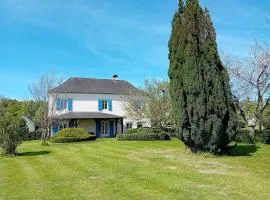Beautiful apartment with garden, between sea and mountain