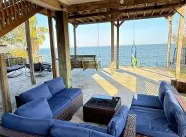 Waterfront 3BR 2BA Home near Kemah NASA Galveston