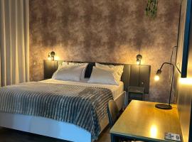 Studio com piscina e garagem Conforto e fácil acesso BR-101-Petfriendly, 2º andar, Hotel in Joinville