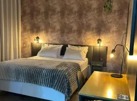 Stúdio no 2º andar, próximo a BR 101, garagem, petfriendly, piscina