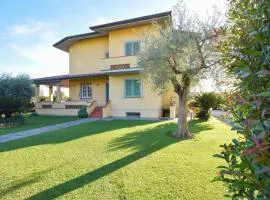 Beautiful Home In Capezzano Pianore