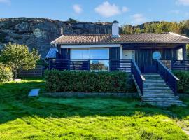 Cozy Home In Bj&ouml;nni With Sauna, firestjernershotell i Ell&ouml;s