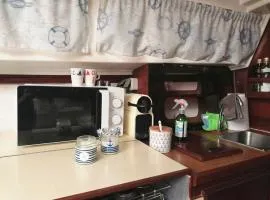 Romantic getaway on a sailboat in the Tagus