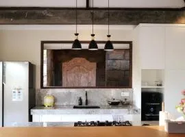 Carangsari Villa 3BR private swimming pool-river side-near sukawati art maket