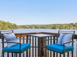 Lakefront Escape with Sauna Hot Tub BBQ & Games