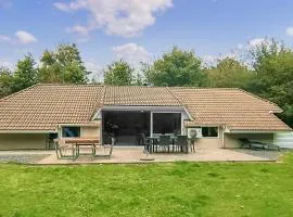 Awesome Home In Oksbøl With Kitchen