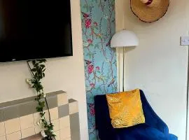 2 Bed Parkside House With Garden