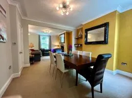 Smart & Comfortable 3-bedroom Victorian house