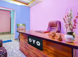 Hotel O Gurukrupa, hotel in Urāli