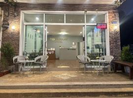 Rest And Relax Hostel, hostel en Ban Mo Nae